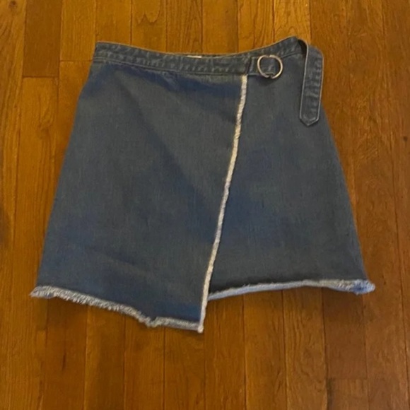 Club Monaco sz 00 denim asymetrical skirt - Picture 2 of 6